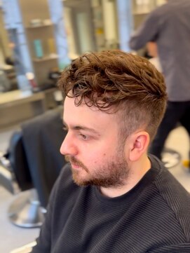 グルーマーズトウキョウ(GROOMER/S TOKYO) 【GROOMER/S 丸山】 スペインカール カット メンズスタイル