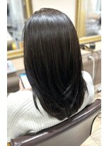 ヘアーズファイン(hair's fine)&nbsp;◎ミディアムレイヤーカット×オリーブグレー艶髪小顔効果
