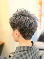 テイラー(TAILOR)&nbsp;直毛でも動きを、パーマで作るルーズショート。