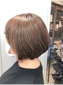 白髪を活かすハイライト！ショートスタイル