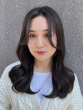 ティア(Tia.) (韓国風/くびれヘア/縮毛矯正/前髪/サイドバング/小顔)