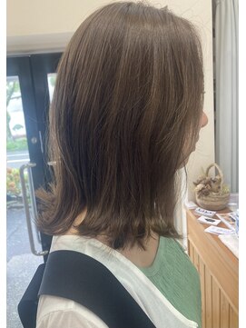 リリィ(LILY) ブリーチ無し・イルミナカラーで透明感ベージュ