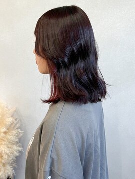 ミュラ(mulah) インナーカラーチェリーレッド＊艶カラーくびれミディアム