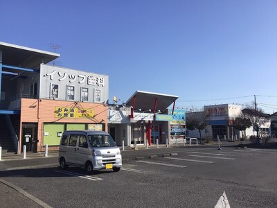 敷地内には様々なお店があり、お帰りの際お買い物ができます☆