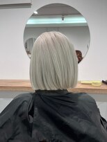 ネウィ 広島(newi)&nbsp;ワンレンボブ前下がりショート内巻きワンカール鎖骨ミディアム