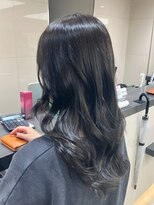 ピークアブー ワン(PEEK-A-BOO ONE)&nbsp;アッシュカラーレイヤーカットミディアムレイヤー暗髪