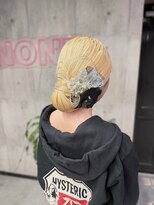 ノーン(NONE) タイトシニヨン