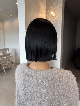 エルレ(Elure) 切りっぱなしボブ