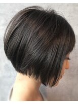 リヴィーダ(LIVIDA)&nbsp;ブルージュ　小顔　前下がりショートボブ