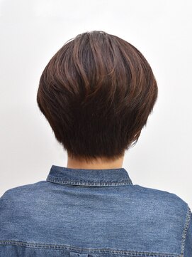 ヘアスタジオヘーフリヒ(HAIR STUDIO HoFLICH) 【ナチュラルバックボブ】