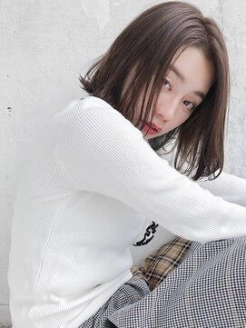 ルティア 池袋(Lutia) センターパート 濡れ感ヘア