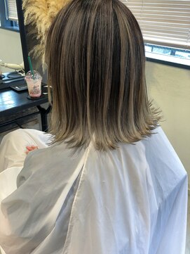 トルネード(TORNADO) 外国人風ボブ ハイライトバレイヤージュ グレージュエアタッチ