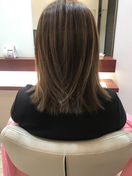 マーリャヘアー(mallia hair) 小顔に見えるナチュラルミディアム
