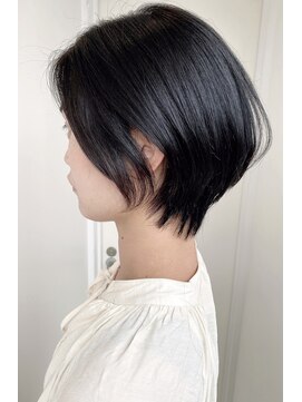 ステア ケース(stair case) 【大人かわいい ツヤ髪】前髪長め ショートボブ