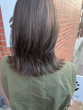 イイナヘアガレージ(117) 【117hairgarage】大人くびれミディ_艶髪ベージュ