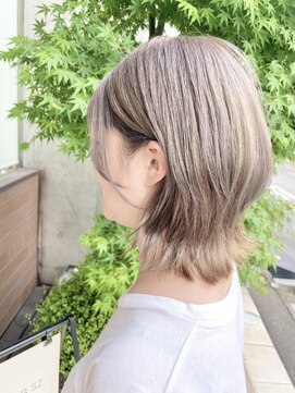 エム インターナショナル 春日部本店(EMU international) 外ハネグレージュ