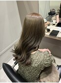 オリーブベージュ
