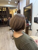 ヘアリゾート フロム ココ(HairResort fromCoCo)&nbsp;白髪ぼかしハイライト　ショートボブ