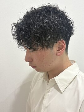 ヒュイル バイ ニアウ(Hwyl by Niau) MEN’S HAIR/波巻きツイストスパイラル/リバースセンターパート
