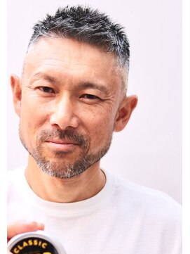 メリケンバーバーショップ コウベ(MERICAN BARBERSHOP KOBE) ネープレス刈り上げベリーショートでジェントルマン