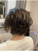 カラーで遊びを！伸ばしかけショートスタイル