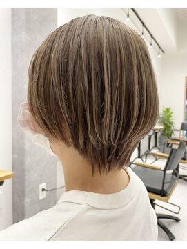 エフ プラス(F+plus) 白髪ぼかし／ハイライト／ショートカット/20代30代40代50代