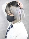 インナーカラーホワイト 前下がりボブ アンブレラカラー wカラー