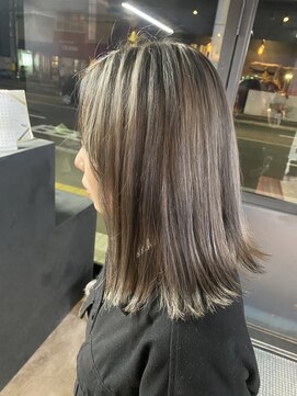 リンダイーロ(Linda Hiro) 【札幌円山】ダブルカラー/デザインカラー/ローライト/秋髪