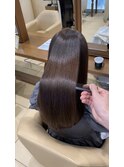 やわらかい質感に仕上がる！縮毛矯正ストレート