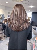ハイライトカラーミルクティーベージュレイヤーカット