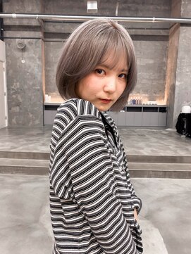 シカ(sica) とろみハイトーンベージュホワイトボブ