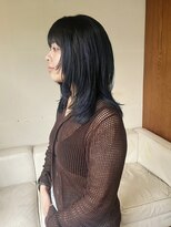 タヴィ(Tavi)&nbsp;ミディアムレイヤーのネイビーカラー/フェイスレイヤー/レイヤー