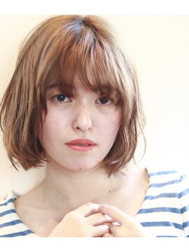 リンネ(Lin'ne) 無造作カールのショートボブ/クラシカルボブ/ヘーゼルベージュ