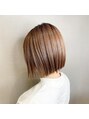 美容室エクストラアーツジャパン(X ARTS JAPAN) 切りっぱなしボブ。ツヤ感のあるヘアスタイルで襟元スッキリ！