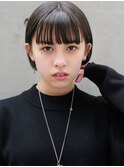 黒髪×耳かけ丸みショートボブ