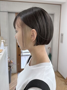 シーラス(cirrus) 【cirrus】ホワイトベージュインナー  切りっぱなしボブ20代