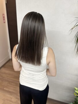 ヴィフ 大船(VIF) バレイヤージュグレーベージュレイヤーロングアッシュブラック