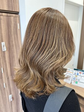 アッシュ 豊田店(Ash) 【担当:高下】脱白髪染めハイライト×ミルクティーベージュ