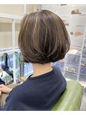 白髪ぼかしハイライトで作る立体感のあるボブ