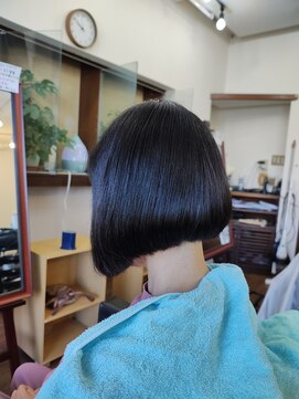 ヘアーサロンアキノ 前下がりボブ