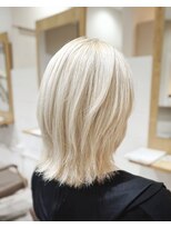 エクラヘアーズボウグループ(eclat hair’s BEAU group)&nbsp;人生で一度はしてみたいホワイトブロンド×レイヤーボブ