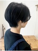コンパクトな黒髪ショートボブ