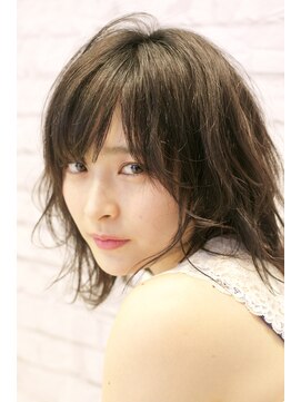 セラ バイ ユーレルム(SerA by U-REALM) 伸ばしかけ　レイヤー　肩ミディアム　担当　佃