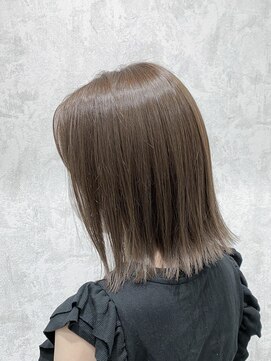 デミヘアー(Demi hair) 外ハネボブ×ラテベージュ