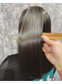 縮毛矯正から3ヶ月後の髪質改善で、より極潤の仕上がりへ。