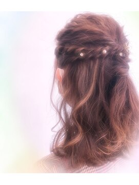 サンルチア(Sun Lucia) ふんわりハーフミディアップ