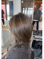 ミニィバイミラーズ(Miniy by Miroirs)&nbsp;白髪をぼかす・活かす、立体感のあるカラー