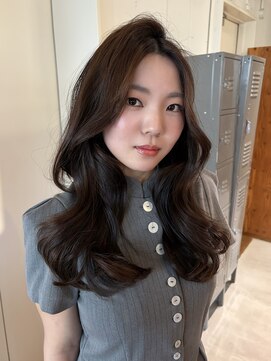 シア(sia) ミディアムレイヤー/くびれミディアム/ダークアッシュ