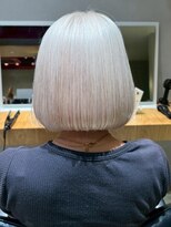 ナチュラル ヘアーデザイニング(Natural hair designing) 夏のハイトーンボブ/プラチナホワイトのぷつっとミニボブ/ツヤ感