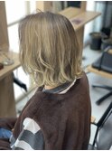外国人風ベージュカラー×切りっぱなしボブ